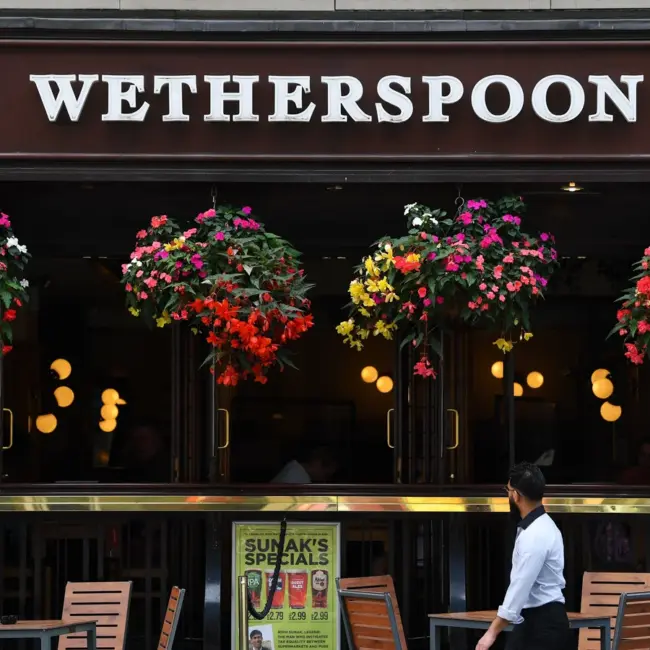 Wetherspoon pubs ban smoking