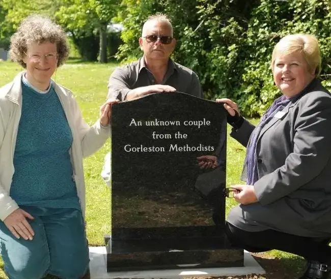 Bodies found in crypt under Wetherspoons given memorial service