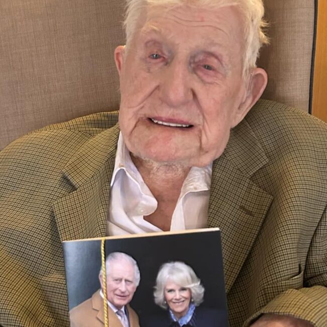 Alfie Boe sings Happy Birthday to UK's oldest man