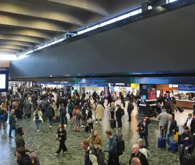 Euston big screen to show travel updates not ads