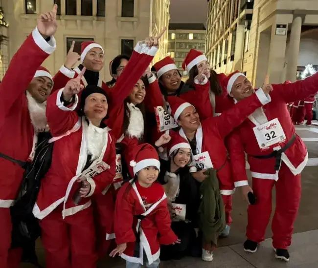 Thousands of Santas descend on capital for charity